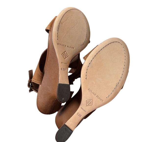 Donald Pliner NWOT Suede Wedge Sandal Heel - Picture 4 of 7
